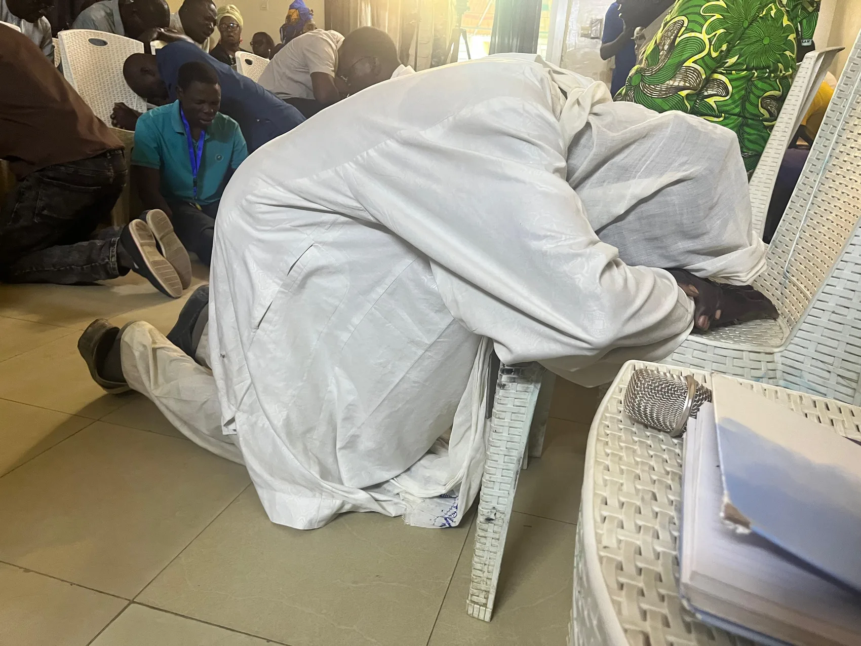Favor leaders kneeling in fervent morning prayer